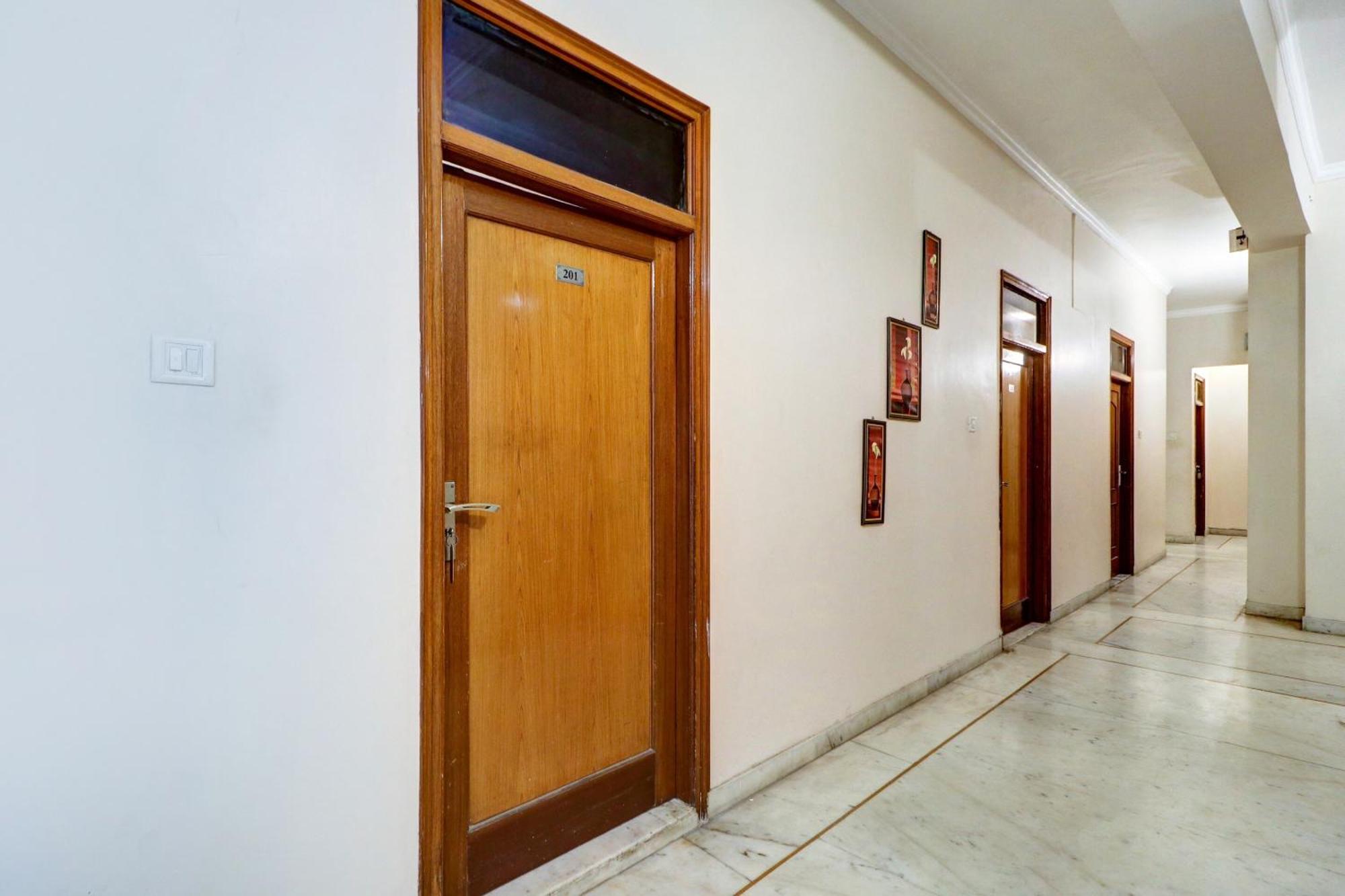 Capital O Divine Hotel Amritszár Kültér fotó