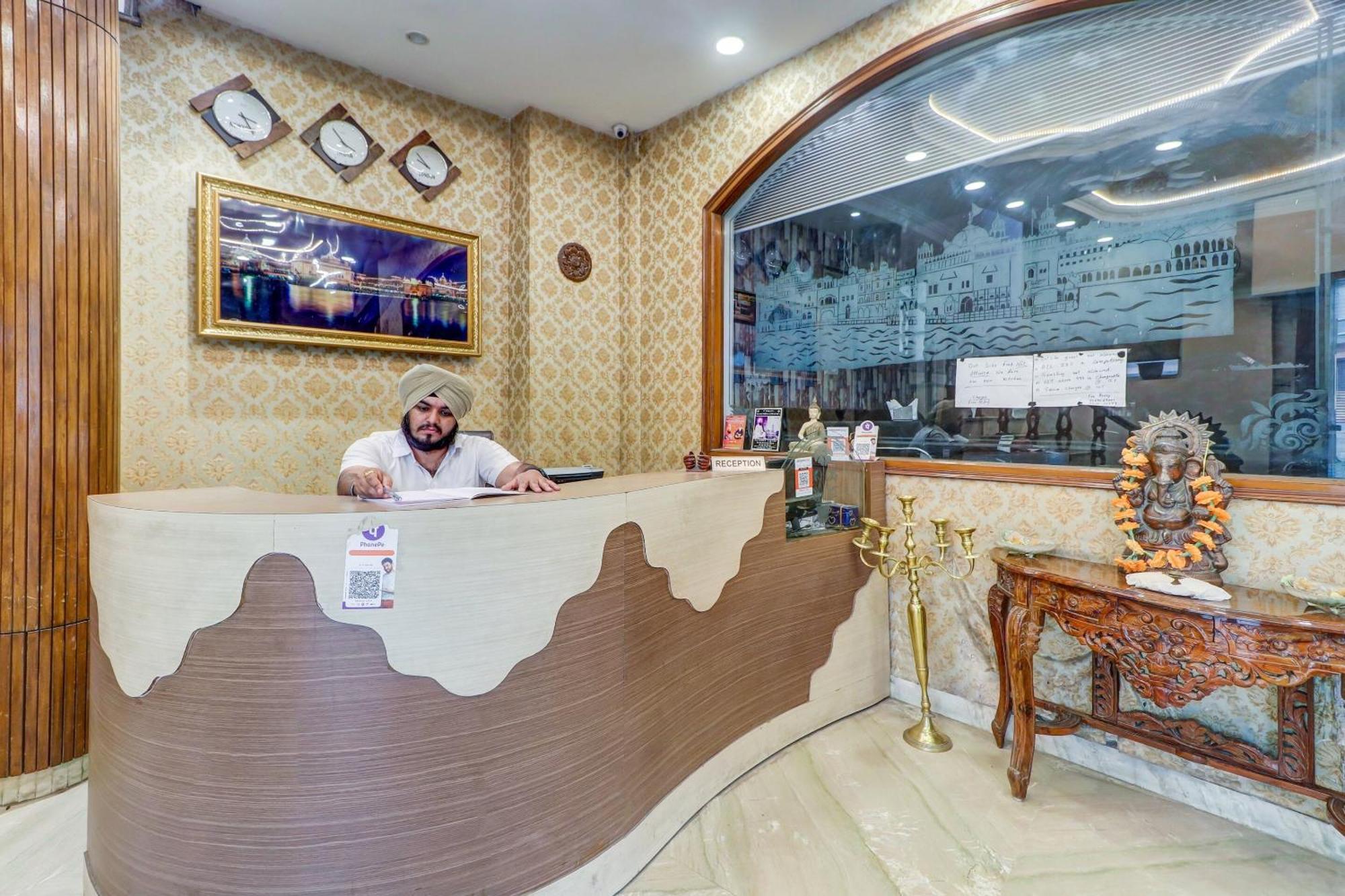 Capital O Divine Hotel Amritszár Kültér fotó