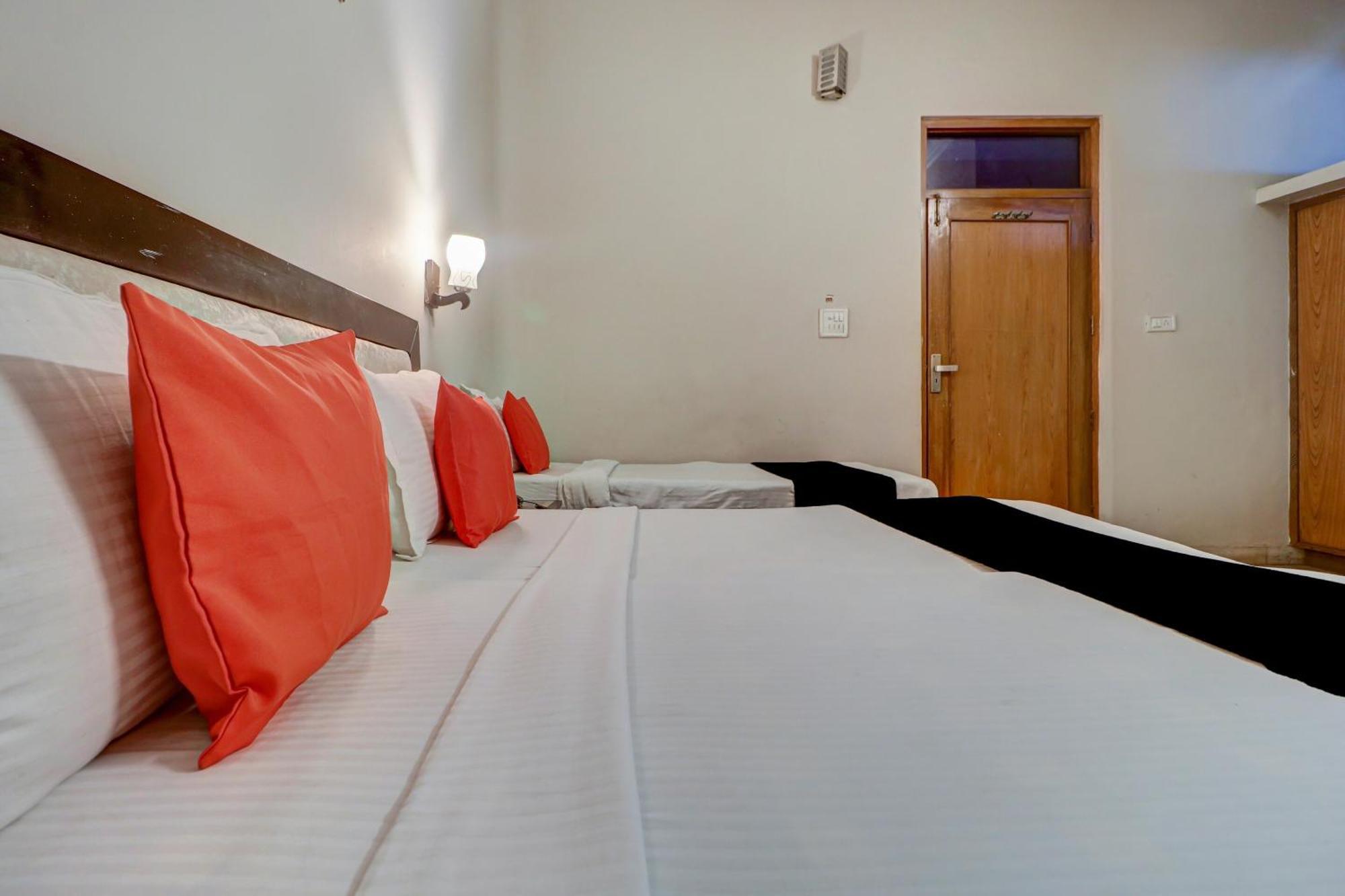 Capital O Divine Hotel Amritszár Kültér fotó