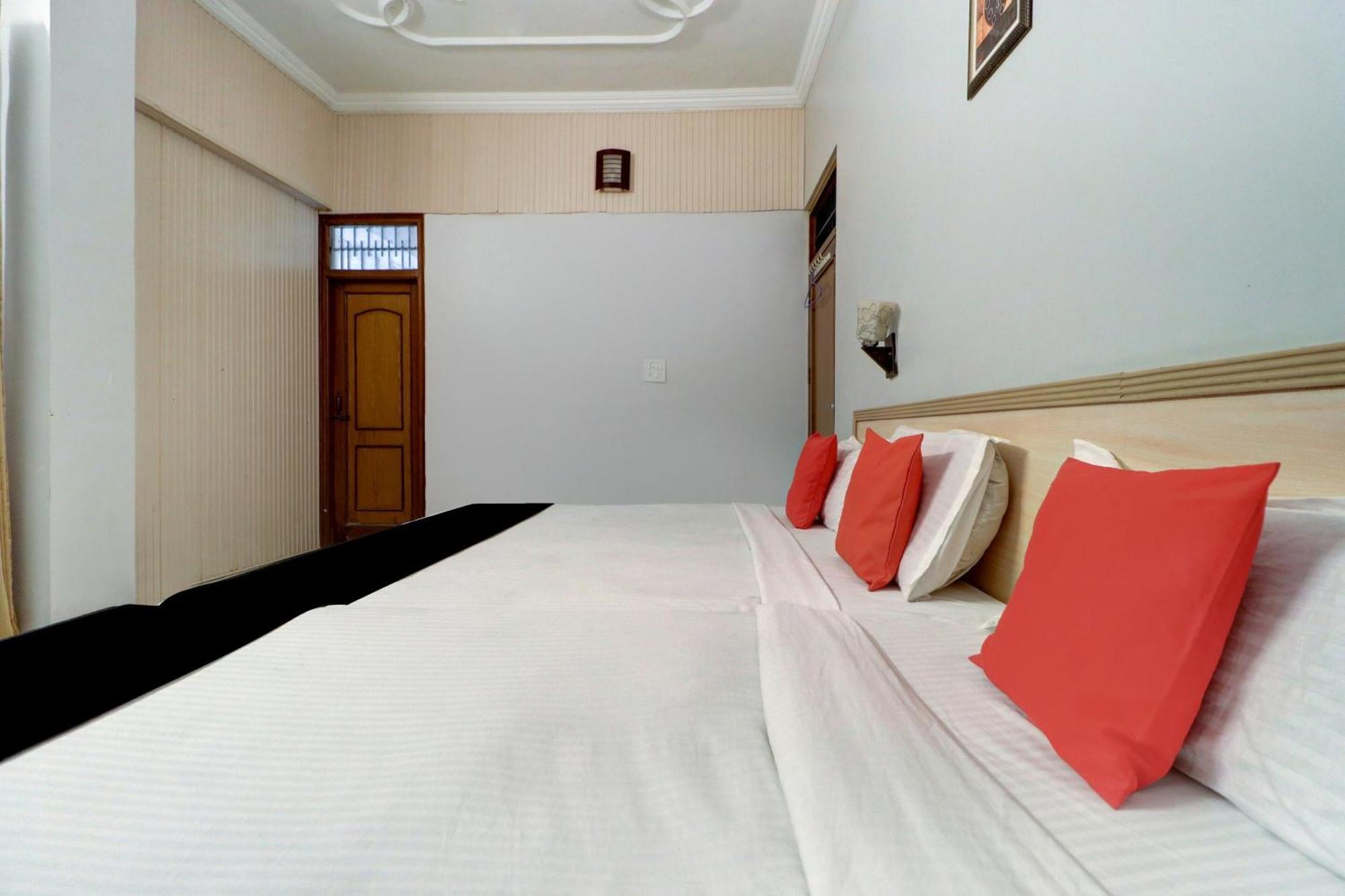Capital O Divine Hotel Amritszár Kültér fotó