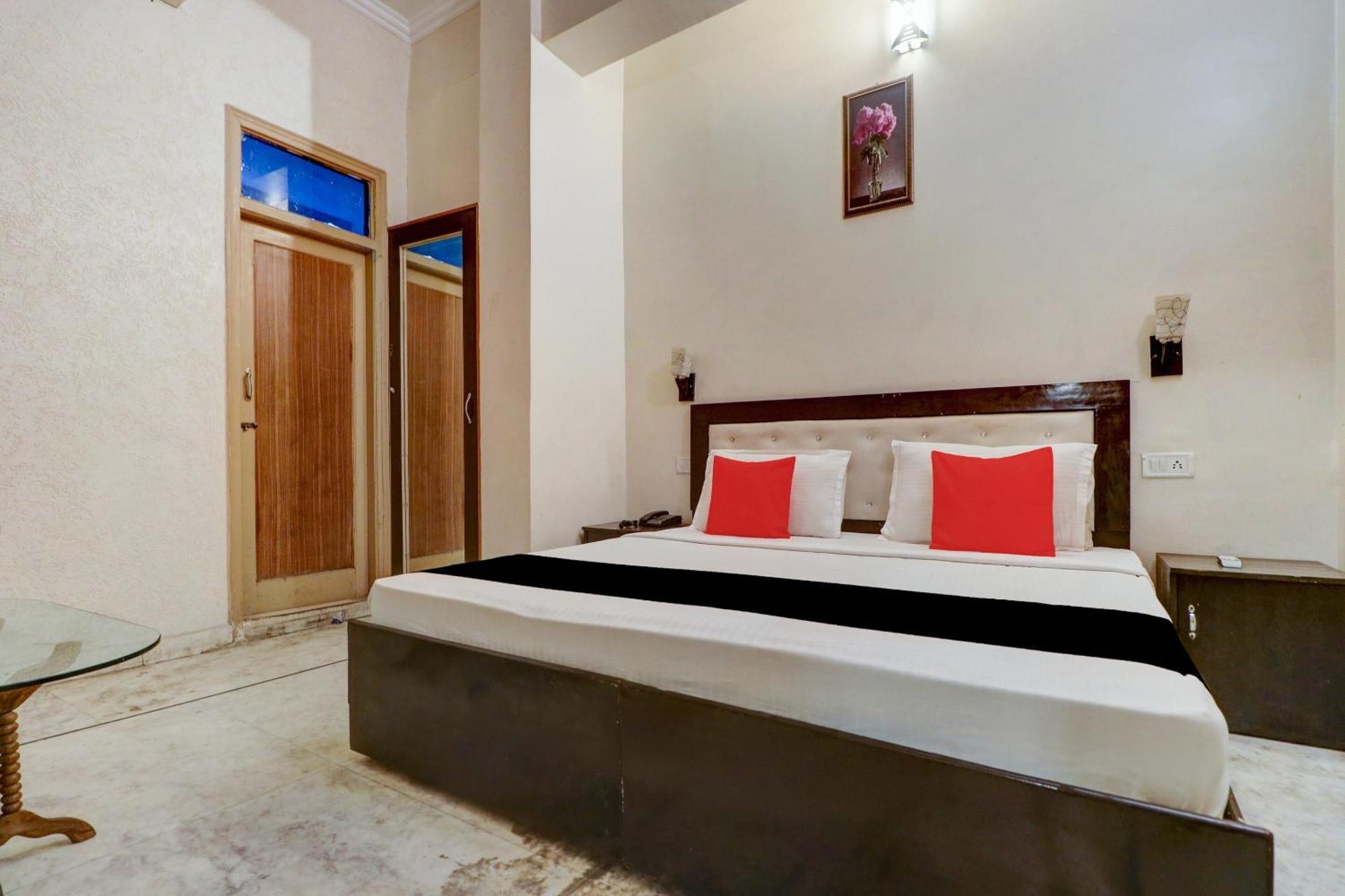 Capital O Divine Hotel Amritszár Kültér fotó