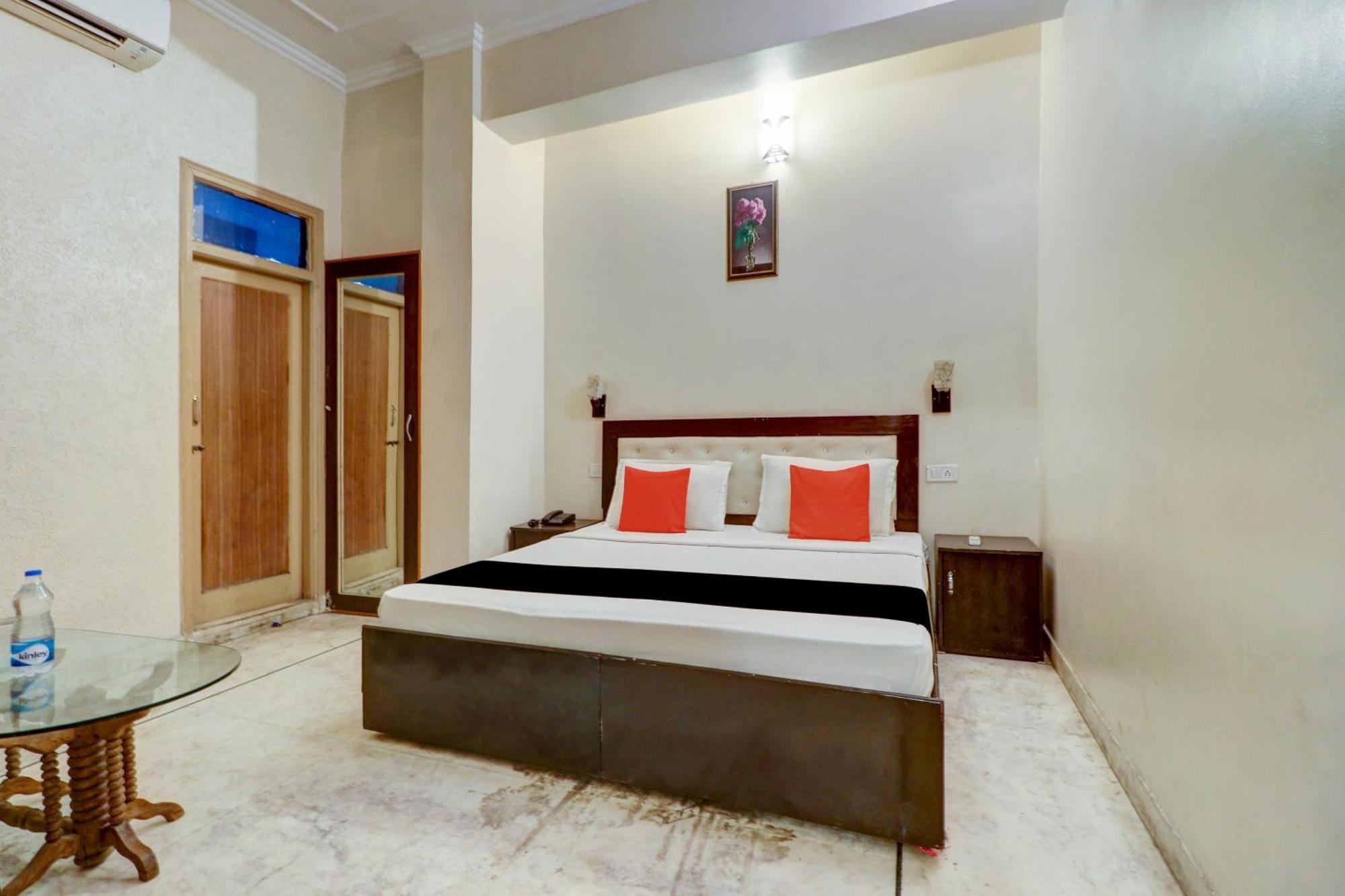 Capital O Divine Hotel Amritszár Kültér fotó