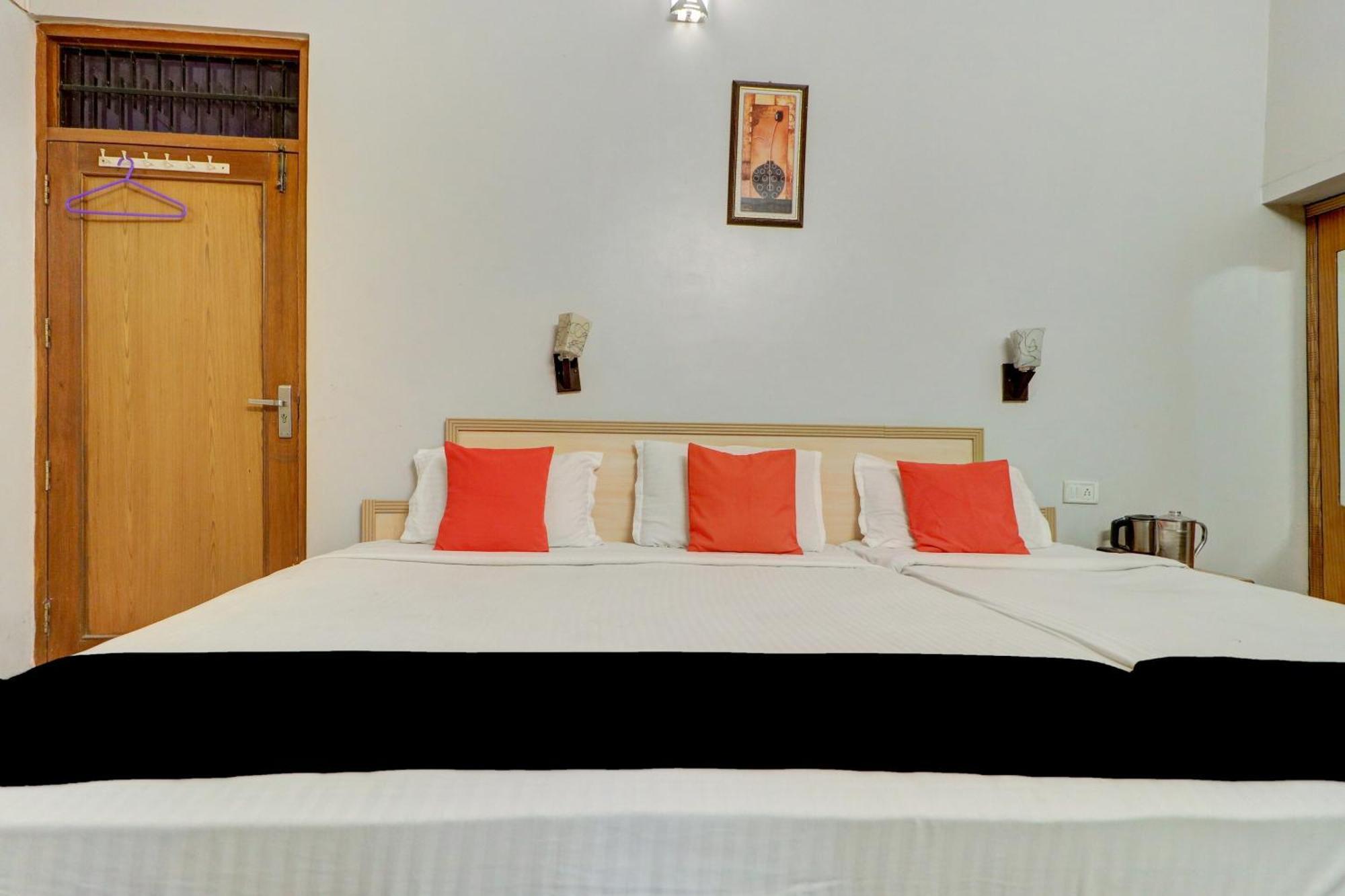 Capital O Divine Hotel Amritszár Kültér fotó