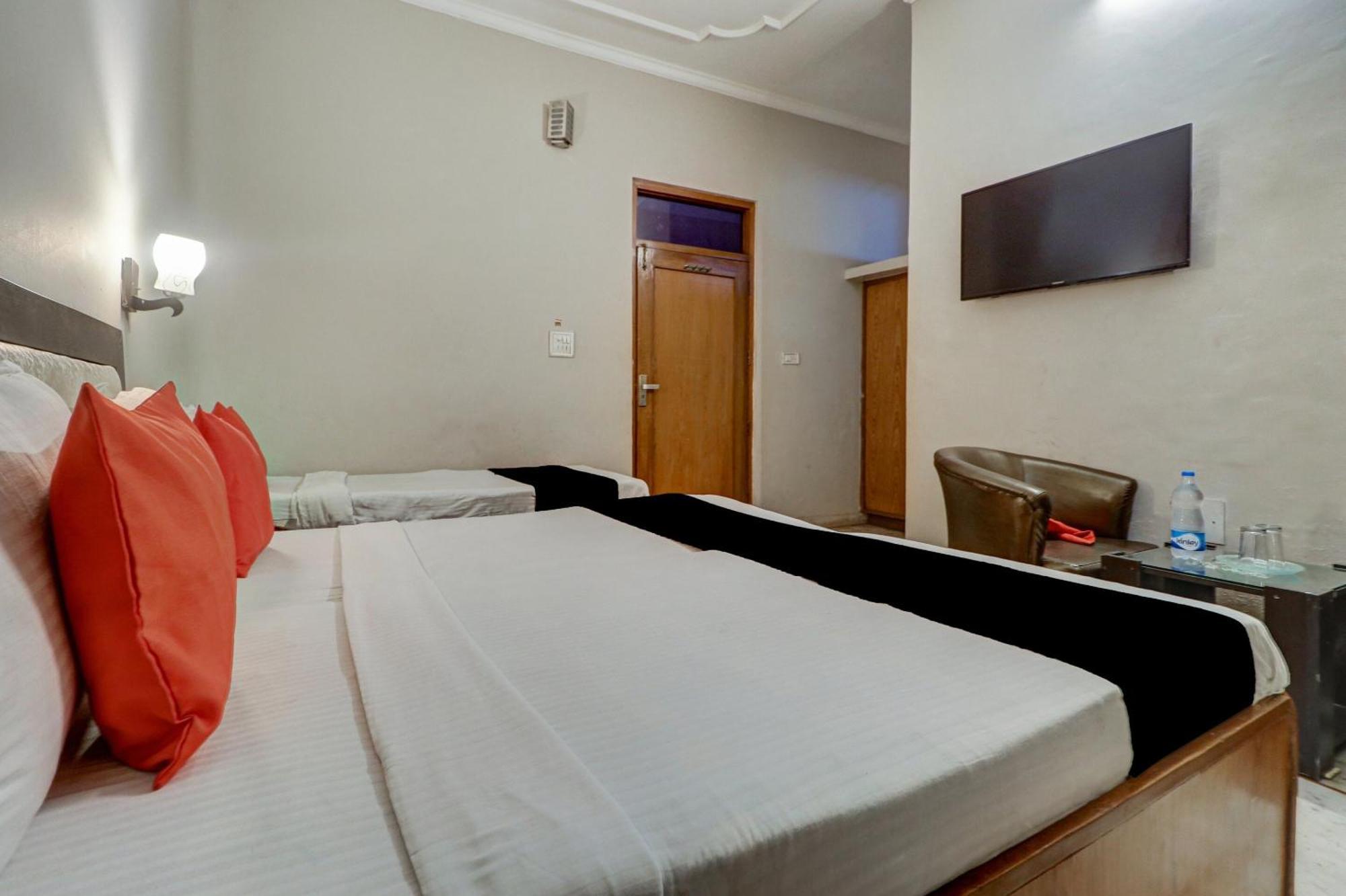 Capital O Divine Hotel Amritszár Kültér fotó