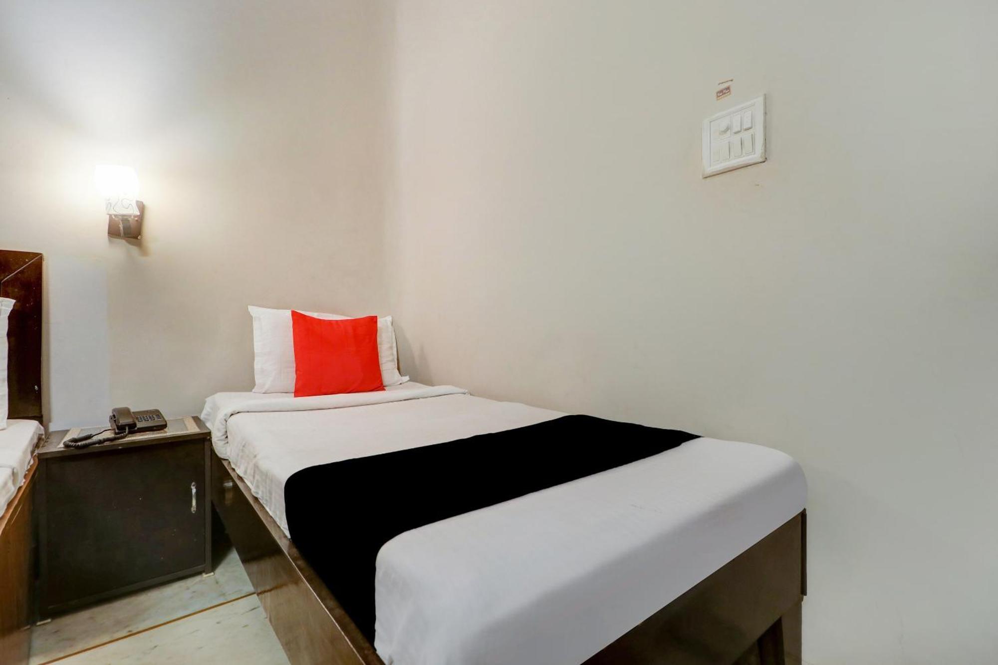 Capital O Divine Hotel Amritszár Kültér fotó