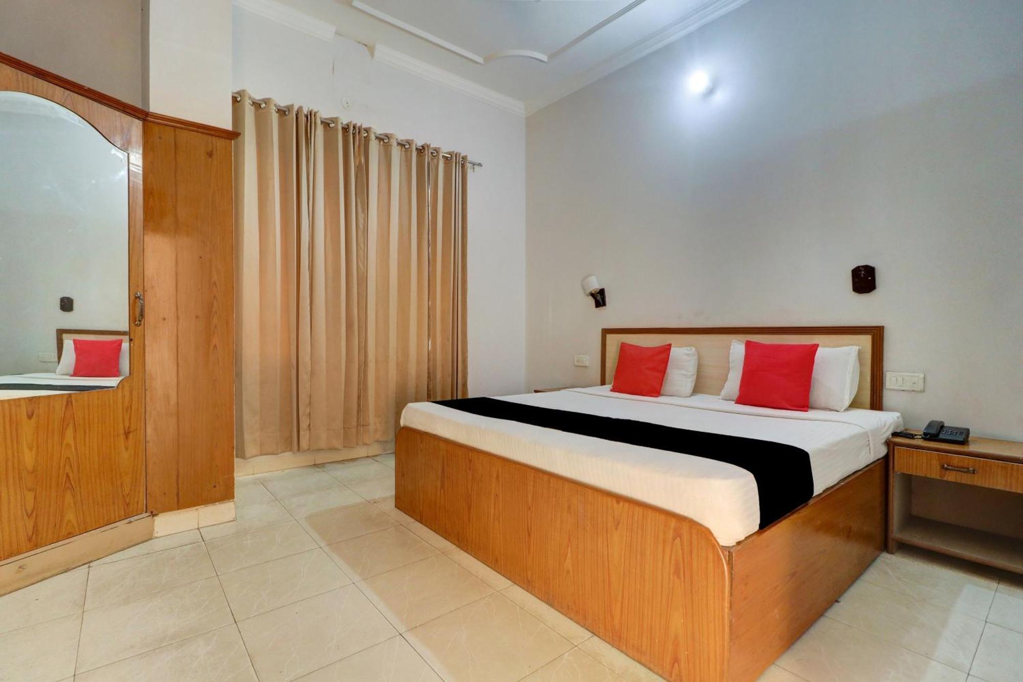 Capital O Divine Hotel Amritszár Kültér fotó