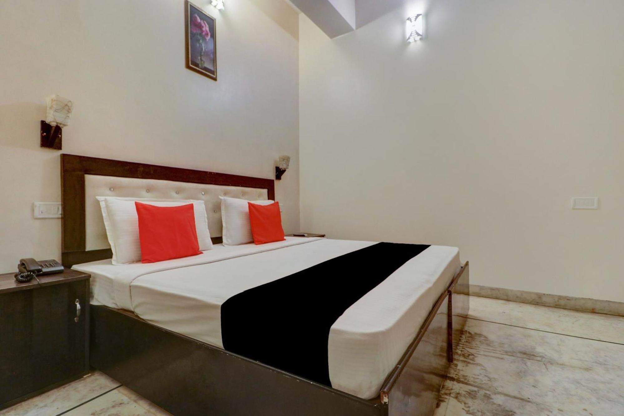 Capital O Divine Hotel Amritszár Kültér fotó