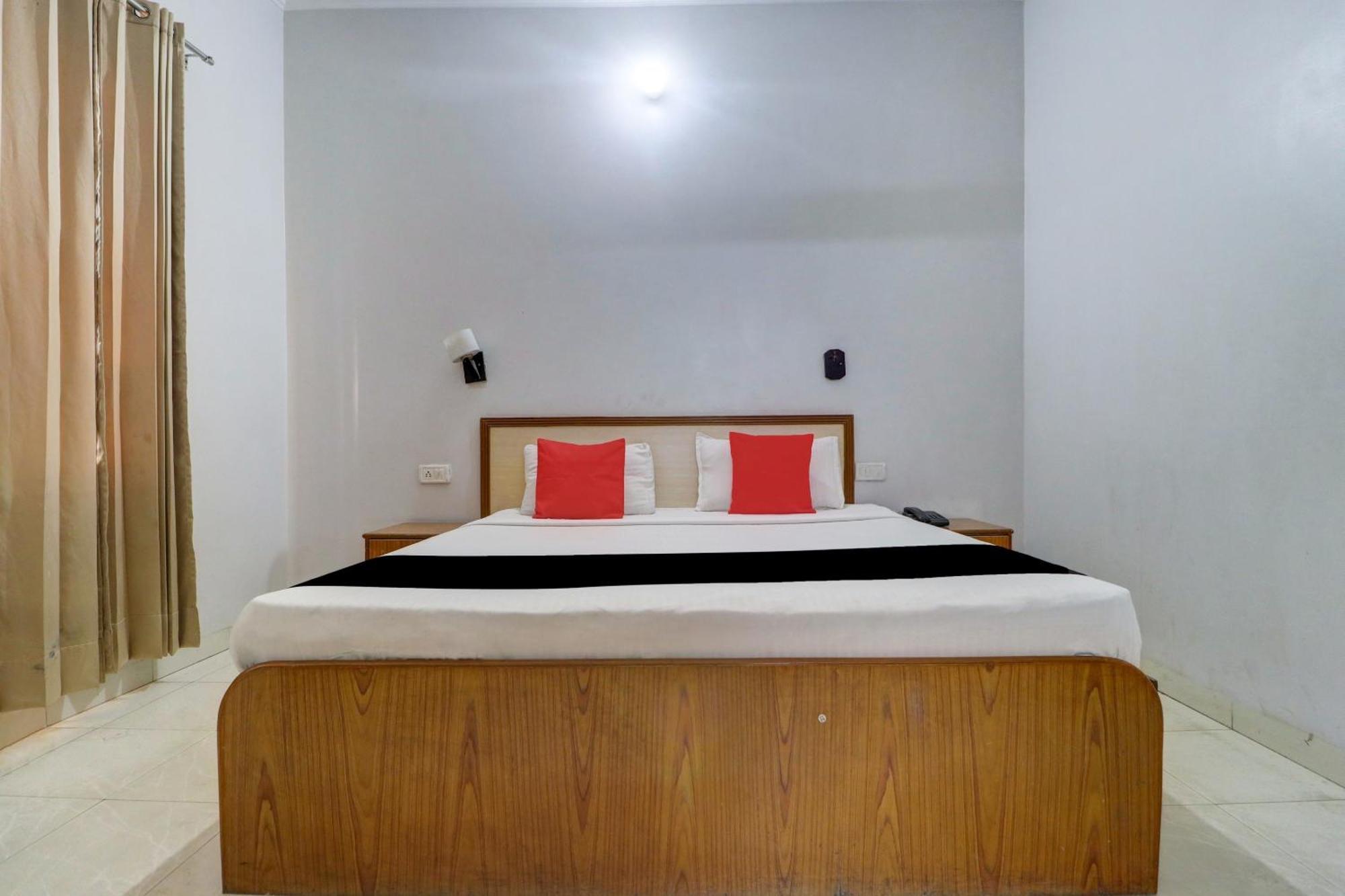 Capital O Divine Hotel Amritszár Kültér fotó