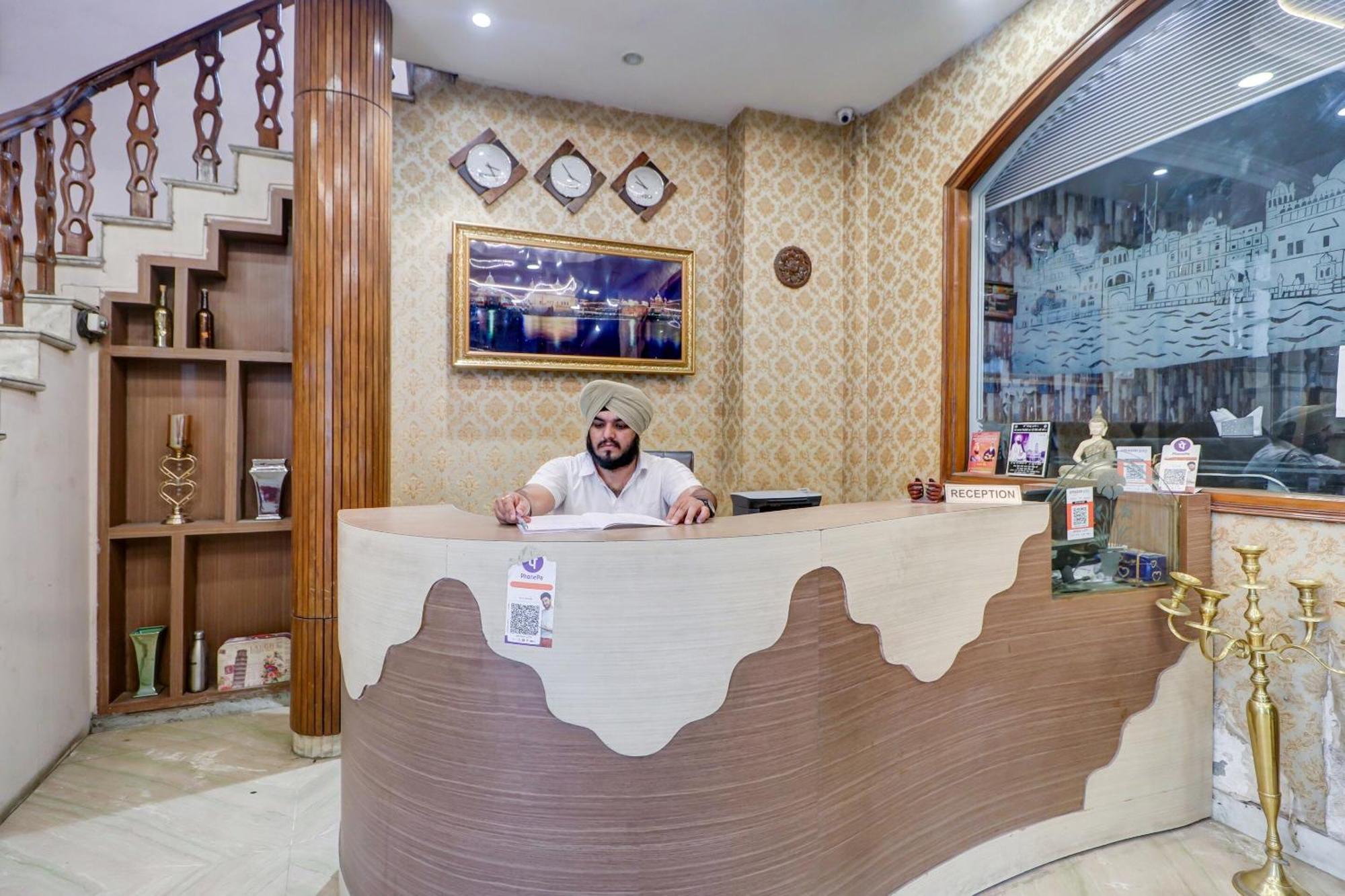 Capital O Divine Hotel Amritszár Kültér fotó